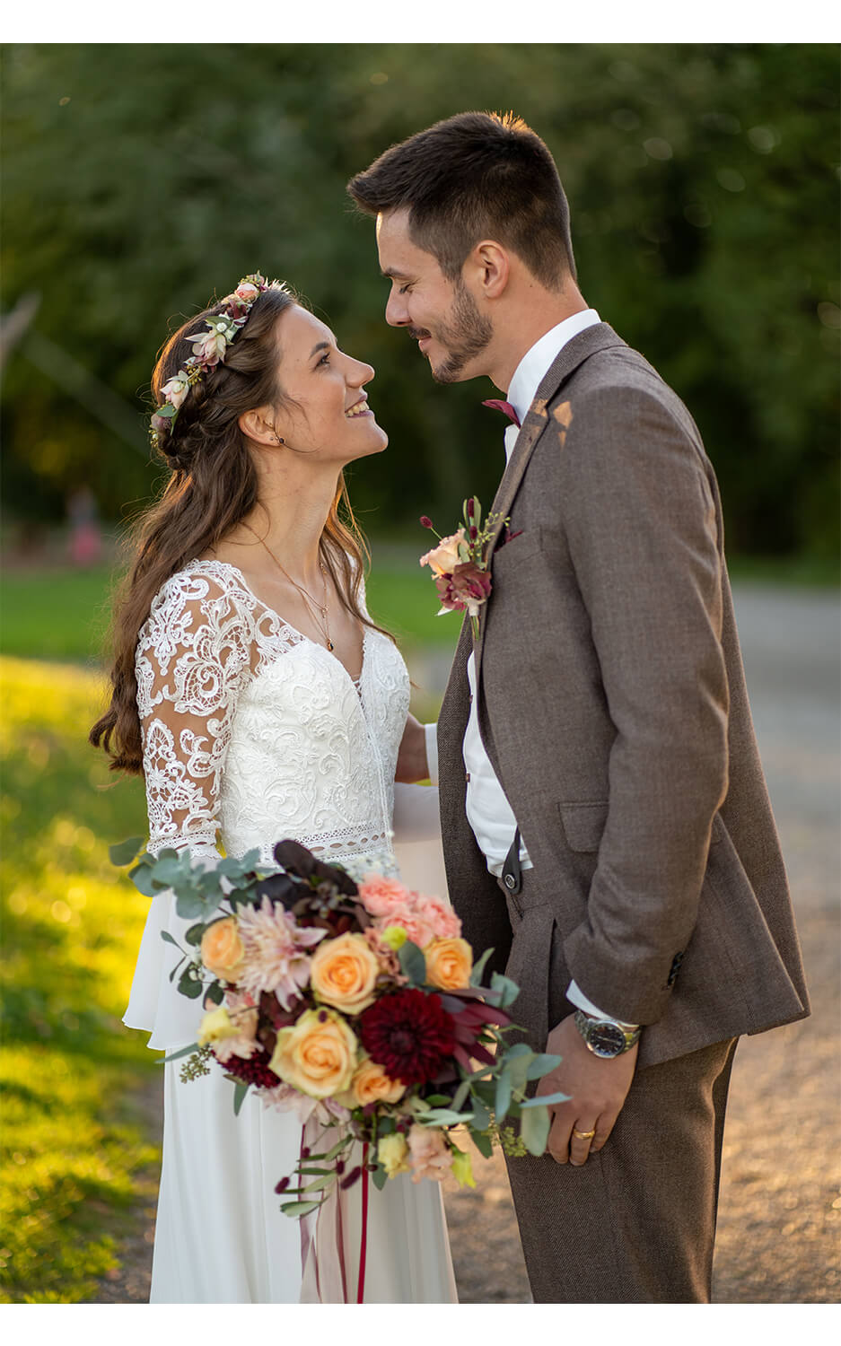 Brautpaar bei einem natürlichen Hochzeitsportrait in der Ostschweiz